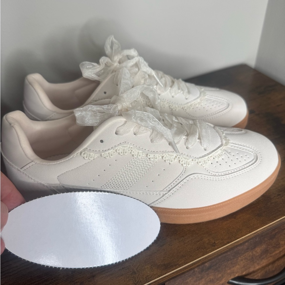 Top MODA Cream and Tan Women's Sneakers NWOT - Picture 6 of 6